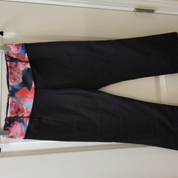 48. Lululemon Gather & Crow Crop - Picture 3 of 8